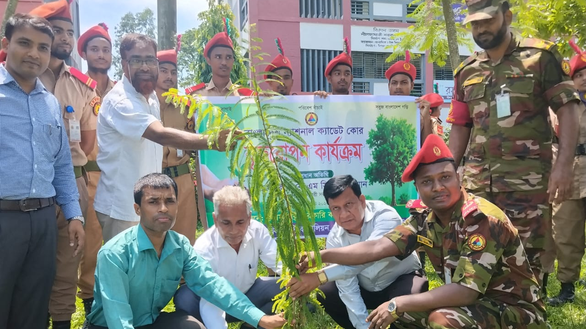 নীলফামারী সরকারি কলেজে বিএনসিসির বৃক্ষরোপণ, ডেঙ্গু সচেতনতা ও পরিচ্ছন্নতা কর্মসূচি